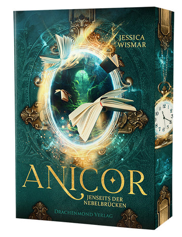 Das Cover zeigt zentral ein leuchtendes Portal, welches mit einem verschnörkelten Spiegelrahmen umgeben ist. Im Inneren des Portals sieht man einen mit Moos bewachsenen Wald. Dem Betrachter fliegen vier aufgeklappte Bücher aus dem Portal entgegen. Der Titel befindet sich direkt unterhalb des Bildes. Es dominiert die Farbe Grün. Der Farbschnitt hat Grün als Grundfarbe und zeigt mittig eine Taschenuhr. Oben und unten am Buchschnitt sind zwei Kupferschnallen abgebildet.